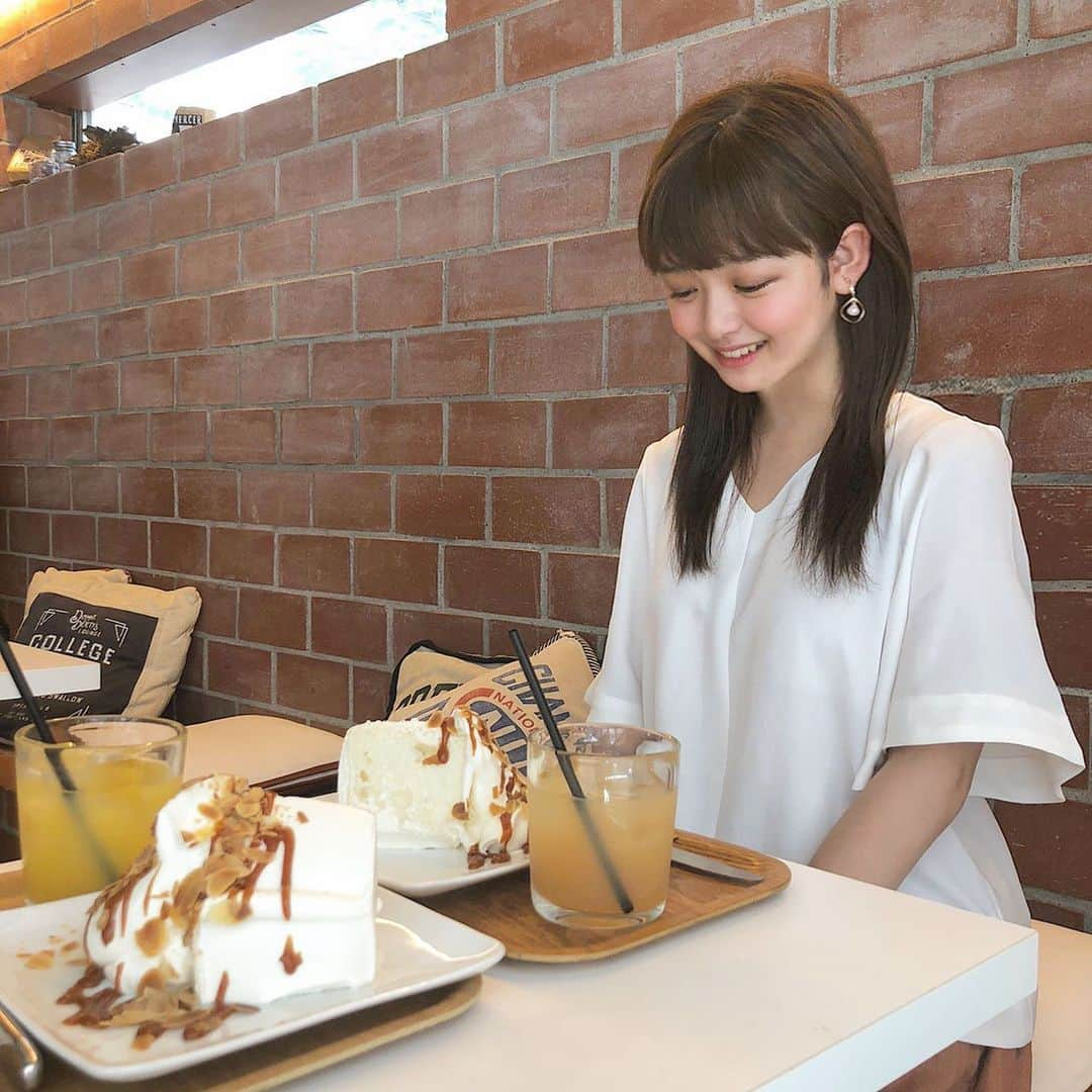 関りおんのインスタグラム：「シフォンケーキ🍰  キャラメルソースが美味しかった～♡  #カフェ」