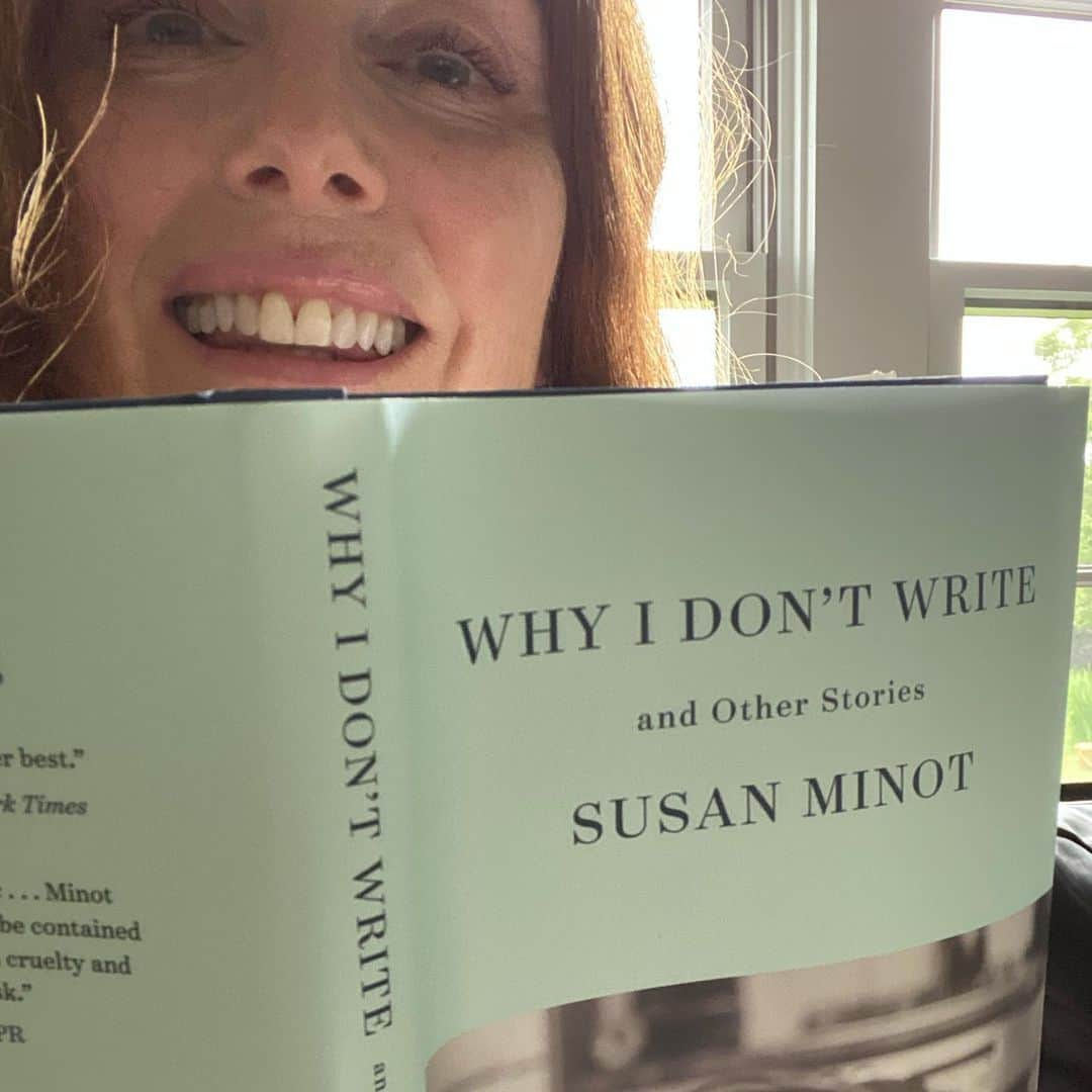 ジュリアン・ムーアさんのインスタグラム写真 - (ジュリアン・ムーアInstagram)「My friend #SusanMinot has a book out today! I have just started reading it and it is WONDERFUL.  LINK to BUY is on my bio.  She will also be having a conversation with #JonathanAmes tomorrow, I will post that information later today.  I love Susan’s writing.  It is tender, precise, emotional, insightful and funny. 🦋 @sminot7」8月4日 23時41分 - juliannemoore