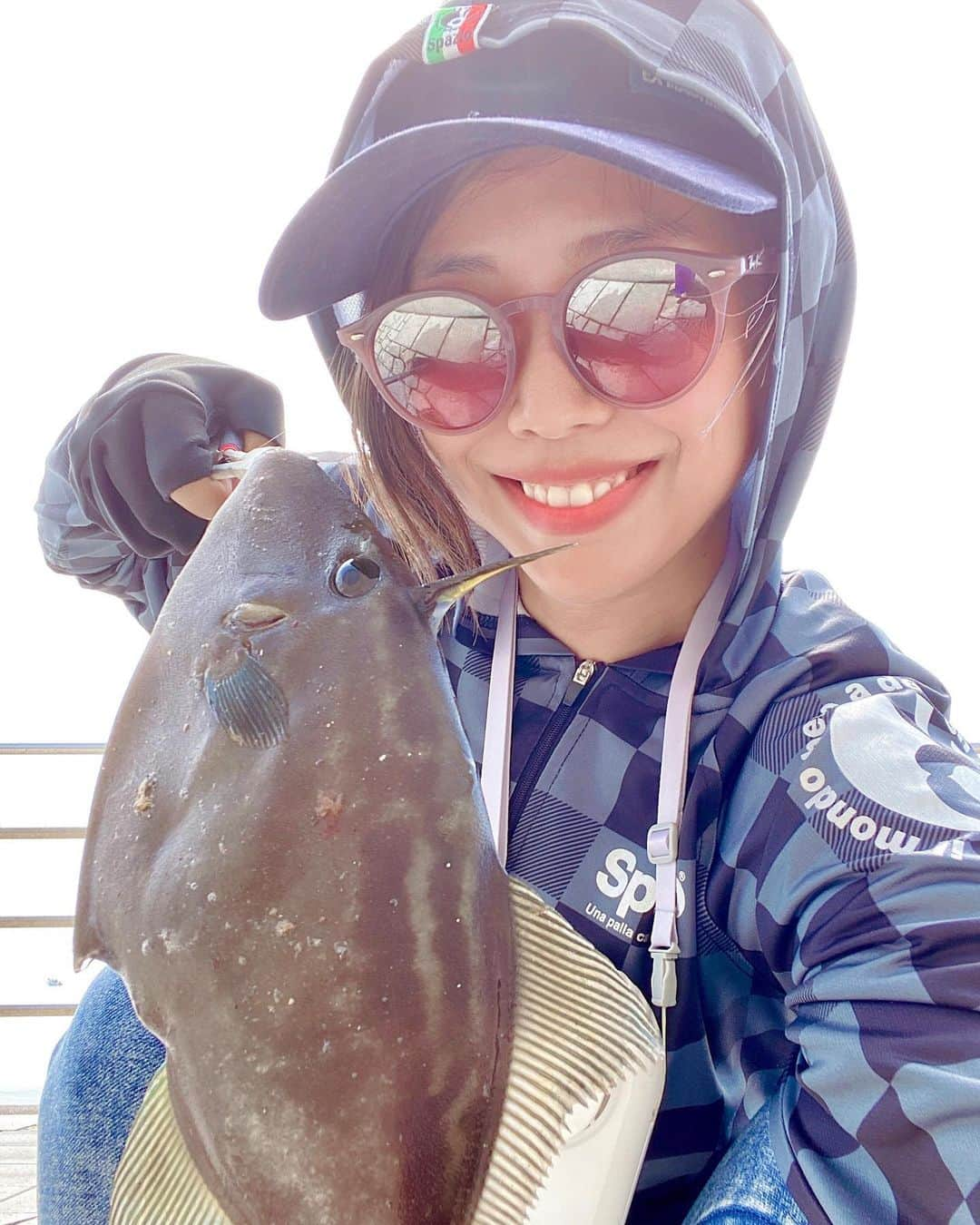 Chiakiのインスタグラム：「🐴🐟 ウマヅラハギ‪🎣‬ 肝醤油と肝ポン酢でいただきました🥰❤️ 美味です。最高🍶🙌 ･ #釣り #釣りガール #釣り女子 #海釣り #釣り好き #釣りスタグラム #tsurijoy #ルアーフィッシング #fishing #ジャッカル #ジャッカルルアー #釣り初心者 #釣り #カワハギ #ウマヅラハギ #肝ポン酢 #肝醤油 #美味 #最高 #日本酒 #ヒヒーン #🐴」