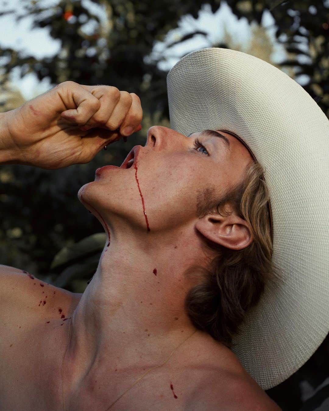 パイパー・アメリカ・スミスのインスタグラム：「@luckybsmith in Montana 1 year ago 🍒」