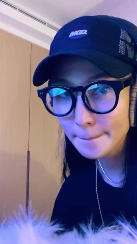 孫尤安（YoannaS）のインスタグラム：「挑戰韓文尬了點中文歌 結果發現挑了一首實在是不容易找事王找事」