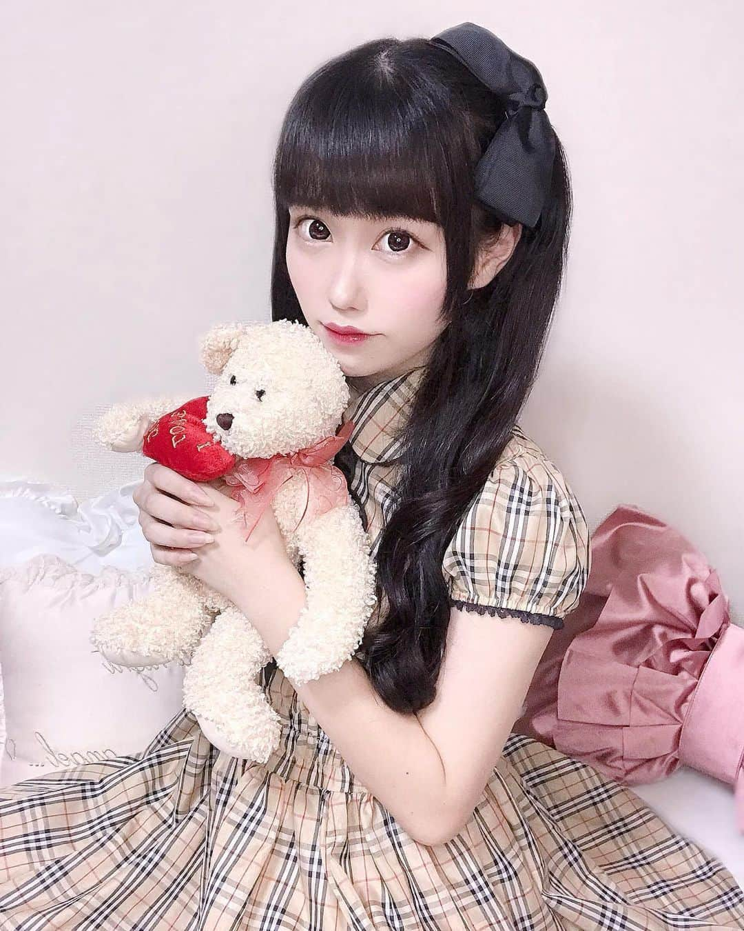 雨宮真梨子さんのインスタグラム写真 - (雨宮真梨子Instagram)「🧸‪‪❤︎‬﻿ ﻿ ﻿ ﻿ ﻿ ﻿  〜  𝕃𝕠𝕝𝕚𝕥𝕒 ‪❤︎‬﻿？ 〜 ﻿ ﻿ ﻿ ﻿ チェックのワンピースとクマちゃんで﻿ あまあまなコーデ‪🧸‪❤︎‬ どう？？﻿ ﻿ ﻿ ﻿ ﻿ ﻿ ﻿ ﻿ ﻿ ﻿ ﻿ ﻿ #code #stayhome #stayathome #アイドル #idol #fashion #lolitafashion #自撮り #自撮り女子 #量産型ヲタク #量産型 #黒髪 #黒髪ロング #lfl #likeforlikes #instagood #instagram #cosplay #コスプレ #maid #制服 #ツインテール #いいね返し #likeforfollow #いいねした人で気になった人フォロー #fashionista #rosemarieseoir #flowers #地雷女 #lolita ﻿ ﻿ ﻿」8月5日 0時00分 - mariko_amemiya101