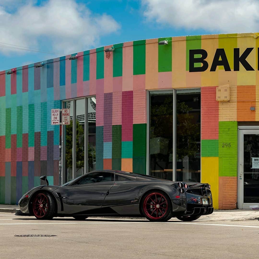 パガーニ・アウトモビリのインスタグラム：「Could you tell what does a bakery have to do with the story of Pagani Automobili? No clue? Well, check out the @HoracioPaganiMuseo to discover it!⠀ ⠀ #pagani #huayra #huayraroadster #horaciopaganimuseo」