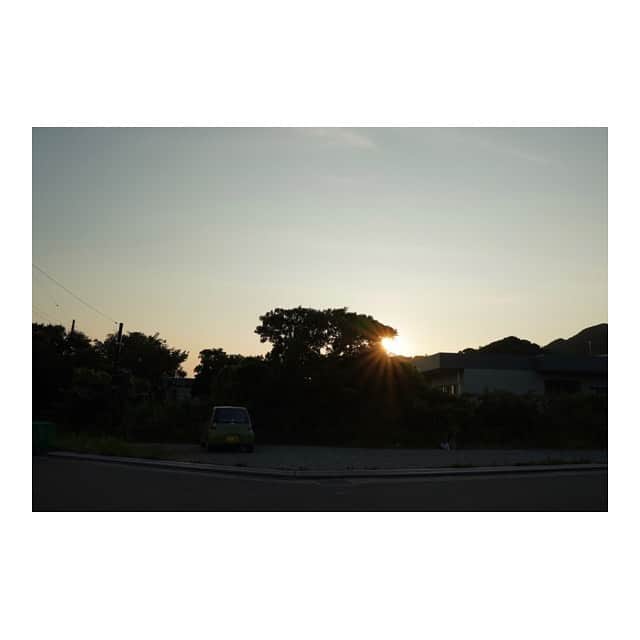 中山こころさんのインスタグラム写真 - (中山こころInstagram)「* 撮った写真あげるの忘れてた🙃🙃🙃 * #夕日 #sunset  #pray ✞」8月5日 0時10分 - coocoorooo