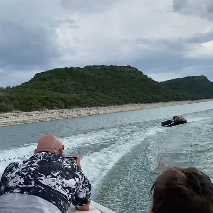 ビル・ゴールドバーグのインスタグラム：「WIPEOUT!!!!! 🤣🤣 someone call the chiropractor!!!! 😁 #spear #jackhammer #whosnext #icebag #tubing  @goldbergsgarage #texasstrong 🇺🇸」