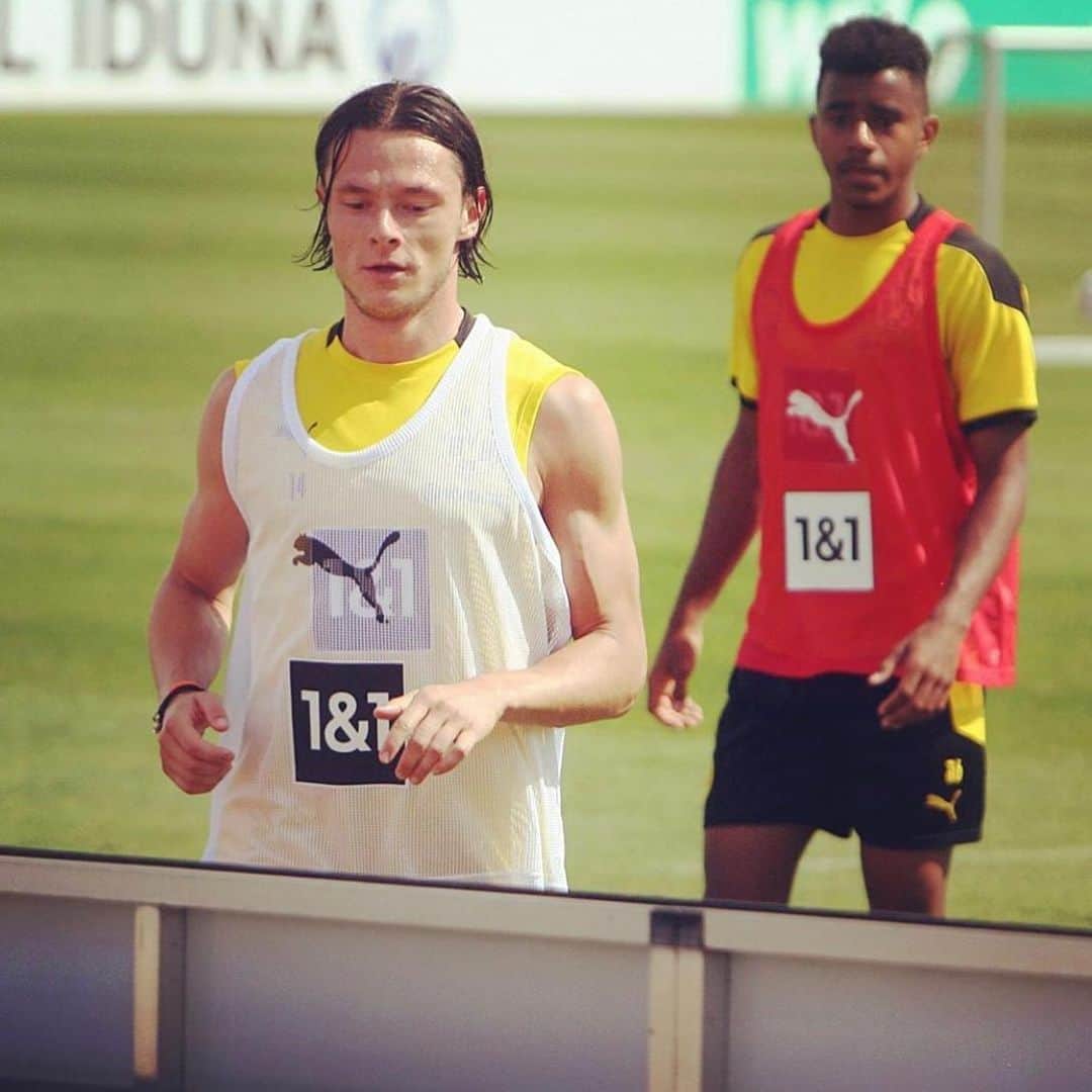 ニコ・シュルツのインスタグラム：「Back to work! 🏃🏻‍♂️#BVB」