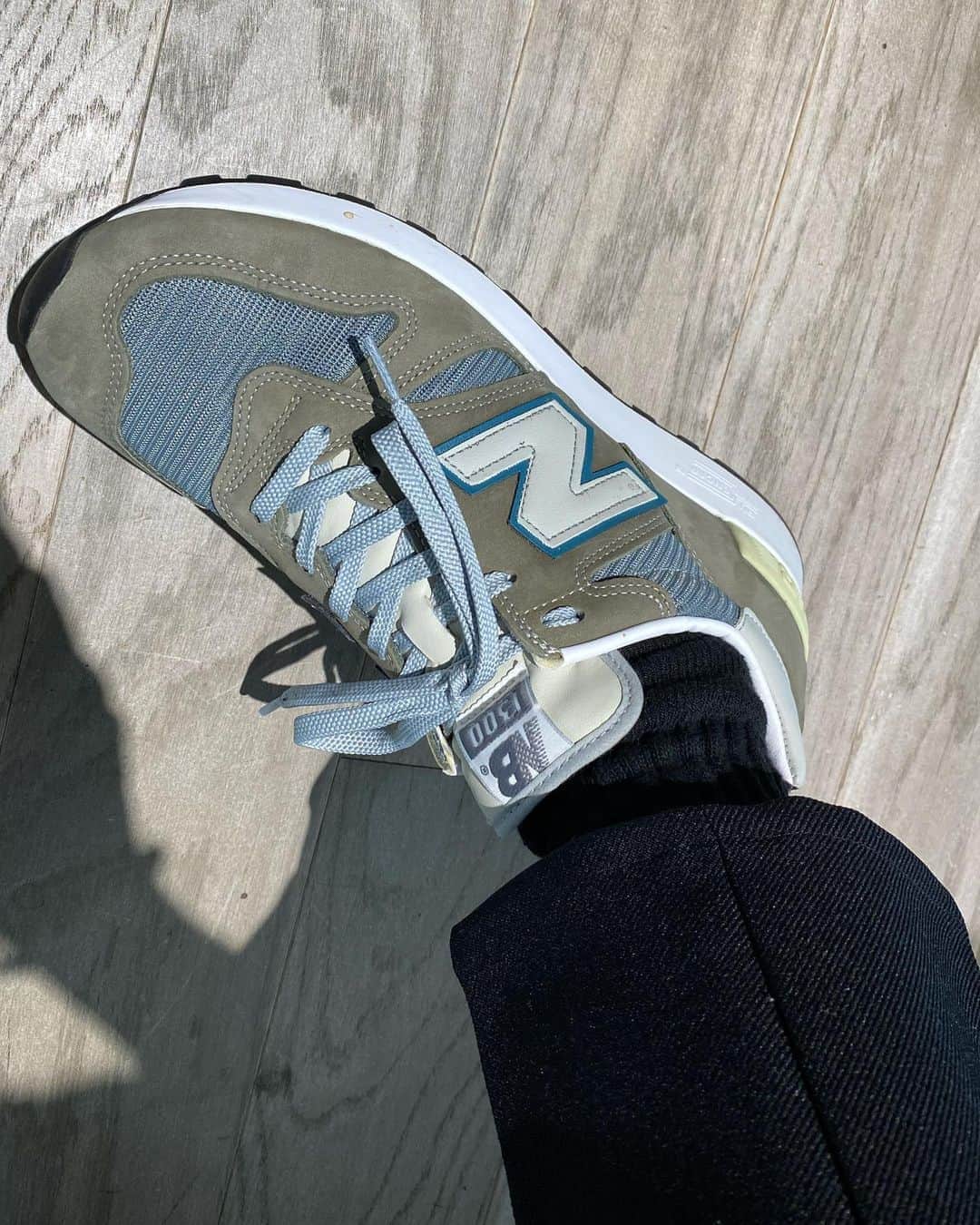 小川哲史のインスタグラム：「1300🖤  #mitasneakers #ms_ddc_20200807n #newbalance #newbalance1300jp3」