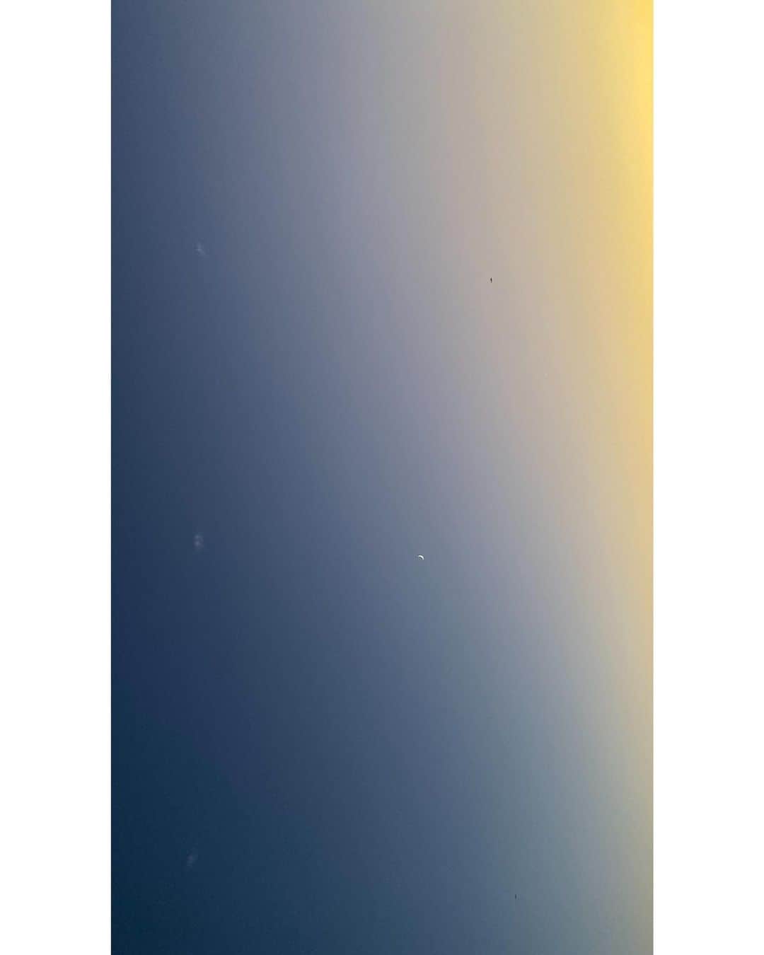松本愛花のインスタグラム：「🌙 はじめから この世のものは﻿ 全て変化するものだと思っていれば ﻿ どんな事態や環境に直面しても ﻿ それ自体も人生の1つの出来事として受け止めていけるのかもしれない.﻿ 人生においての孤独もそう ﻿ 最初から人間は孤独だと思っていれば﻿ たとえ 一人ぼっちになったとしても ﻿ うろたえないはず.﻿ 悩んで泣いてどうしようもなくて﻿ 目の前が真っ暗で 出口の無いトンネルの中を歩いてるような日常があっても それが永遠に続く訳でもない ﻿ この世に永遠なんて言葉はないから.﻿ 明日 明後日 未来のことを考えると﻿ 不安や悩みが募ってくのであれば﻿ 今日の一日を必死に一所懸命に生きてればいい.楽しめばいい.﻿ そうした日々を続けると毎日が﻿ 充実し楽しくなるはず.﻿ 人生のチケットはたった1枚しかない.﻿ 人生をやり直すことはできないけれど﻿ 出直しはいくらだって出来る﻿ 楽しもう 楽しもうよ それぞれの生き方で. 間違いなんてないさ﻿ ﻿  今日も頑張ってえらい 。﻿  おやすみなさい🌙」