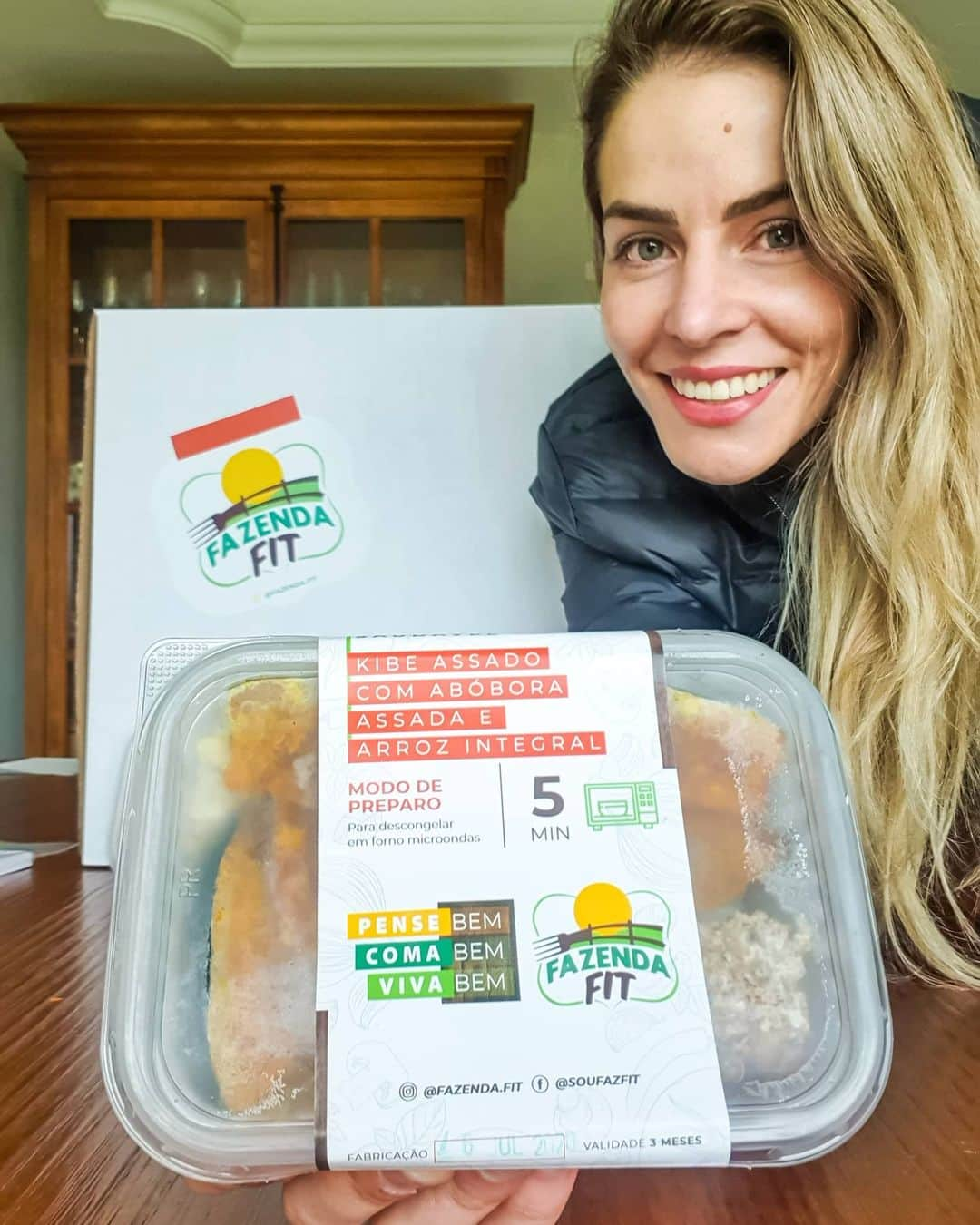 SuelleOliveiraさんのインスタグラム写真 - (SuelleOliveiraInstagram)「1,5 kg a menos e mais definida! 14 dias do plano alimentar Agil Redux com acompanhamento de nutricionista e o resultado foi incrível. Eu não acredito em milagre, mas acredito em métodos que facilitam o nosso foco para chegar onde queremos.  Obrigada @fazenda.fit por me ajudar na preparação do meu retorno as quadras. 🙏」8月5日 0時28分 - suelleoliveira