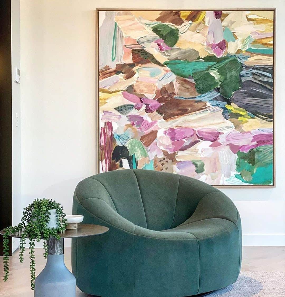 Ligne Rosetさんのインスタグラム写真 - (Ligne RosetInstagram)「Organic and original.⁠⠀ ⁠⠀ The soft, round shape of Pierre Paulin’s Pumpkin chair emphasizes the free-form and flowing shapes in Christine Minter’s artwork. A natural fit. ⁠⠀ ⁠⠀ Also featuring our Oxydation table.⁠⠀ Interiors and 📷 via @blend_design⁠⠀⠀」8月5日 0時28分 - ligneroset