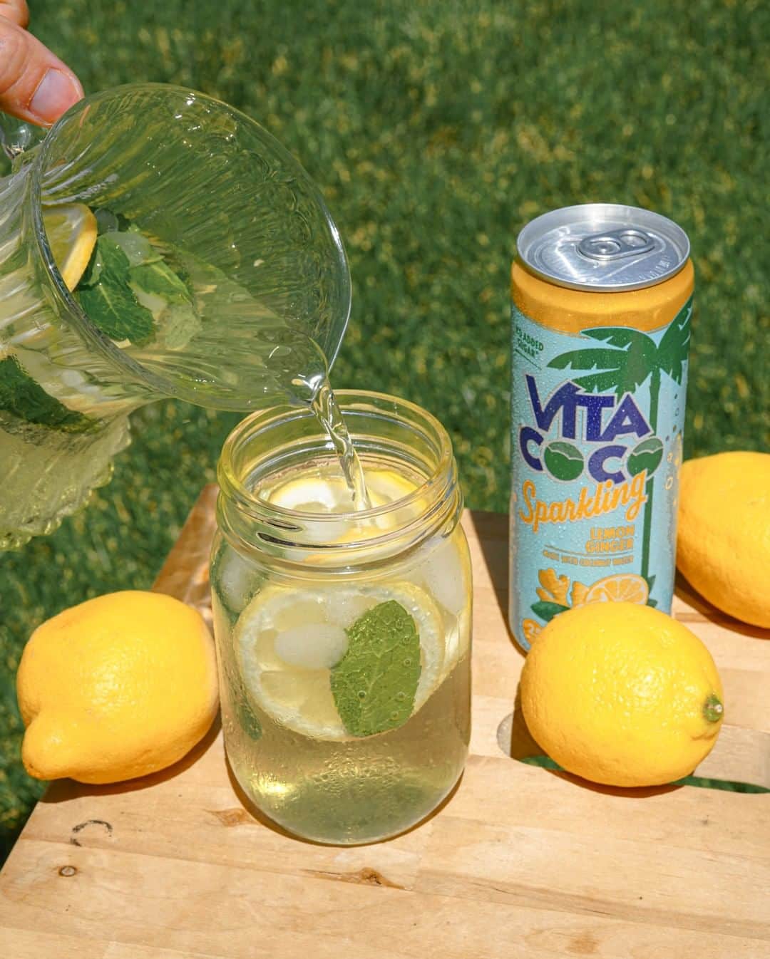 Vita Coco Coconut Waterのインスタグラム：「Remember when you were a kid and you would set up your lemonade stand and charge people in your neighborhood 25 cents for a cup?  You were basically the neighborhood bartender. People wanted a refreshing drink, you provided it, and sometimes even got a tip.  Business was easy. And you didn't even have to worry about hiring a bouncer to manage anyone who got over-served.」