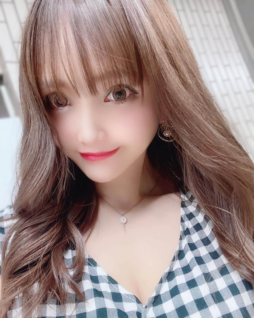 宇佐美あいりさんのインスタグラム写真 - (宇佐美あいりInstagram)「こんばんみ🐰💓今日は久しぶりにオーディションで私服撮影🐰✨撮影がベテランすぎてびっくりされた😂wコロナ増えてて怖い毎日だけどお仕事がんばるぞ🥺✨あ、ちゃんとマスク😷してるからね⭐️2枚目も見てね(＊´艸`)w  #オーディション#面接#テスト#私服#撮影#巻き髪#ゆるまきヘア#ゆる巻き#ゆる巻きロング#ヘア#マスク#コロナ#コロナに負けるな#instadaily#instalike#igers #selfie#instagood#pleaselike#followme#japanesegirl」8月5日 0時51分 - airi.usami_official