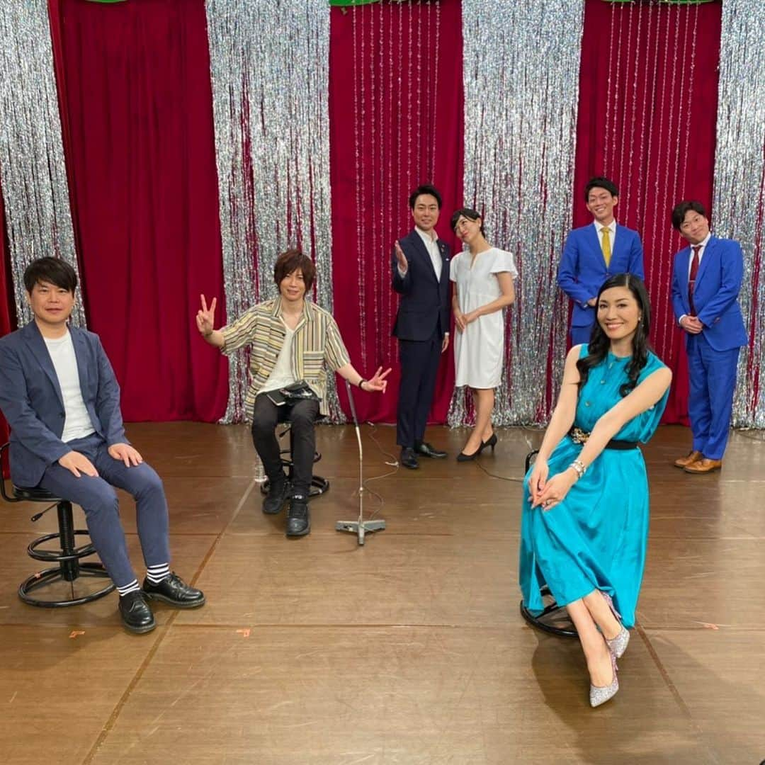 金原早苗さんのインスタグラム写真 - (金原早苗Instagram)「#ウチのガヤがすみません  . スペシャルに出れて わーいわーい🙌でした🙌 . まさかのアンミカさんが 本物の小泉夫妻と お友達らしくって 「写真撮らせて！本人達に送るー」って。😱笑 . お・そ・ろ・し・い🙏恐ろしい😱笑 . #アンミカ　さん #前田裕二 さん #ネイビーズアフロ  #小泉夫妻」8月5日 0時57分 - kiiiiin37