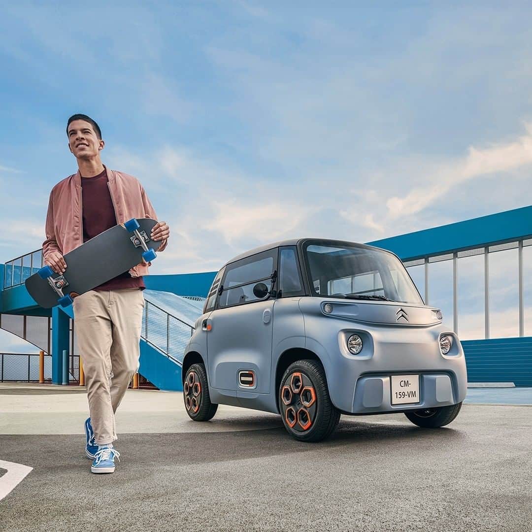 Citroënのインスタグラム：「Did you know? With Citroën Ami - 100% ëlectric you can drive without a licence, from the age of 14! Odrer yours online now! #CitroënAmi #ËlectricforAll #InspirëdbyYouAll #Mobility #UrbanMobility #Urban #Car #Instacar #CarofInstagram #Lifestyle #Electric #Design #City  #Fashion」