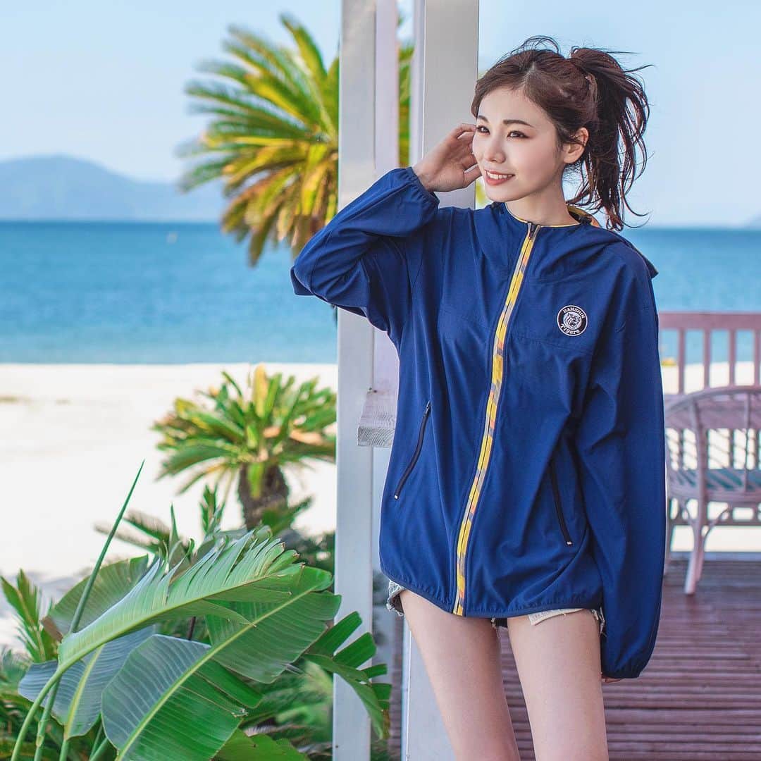 のインスタグラム：「. 📷 THE WORKS model:shiori hairmake:@sakista_hairmake photograph:rt8 .  #阪神タイガース #阪神タイガースグッズ  #beautiful #model #fashion #japan_photo_now #portrait_perfection #IGersJP #サロモ #関西モデル #ヘアメイク #撮影依頼募集中 #モデル #撮影 #ポートレート #カメラ #写真撮ってる人と繋がりたい #写真好きな人と繋がりたい #モデル募集 #ポートレート部 #東京カメラ部 #ポートレート女子 #被写体 #ポトレ #京都 #ファインダー越しの私の世界 #作品撮り #関西写真部 #モデルさんと繋がりたい #ポートレートしま専科」