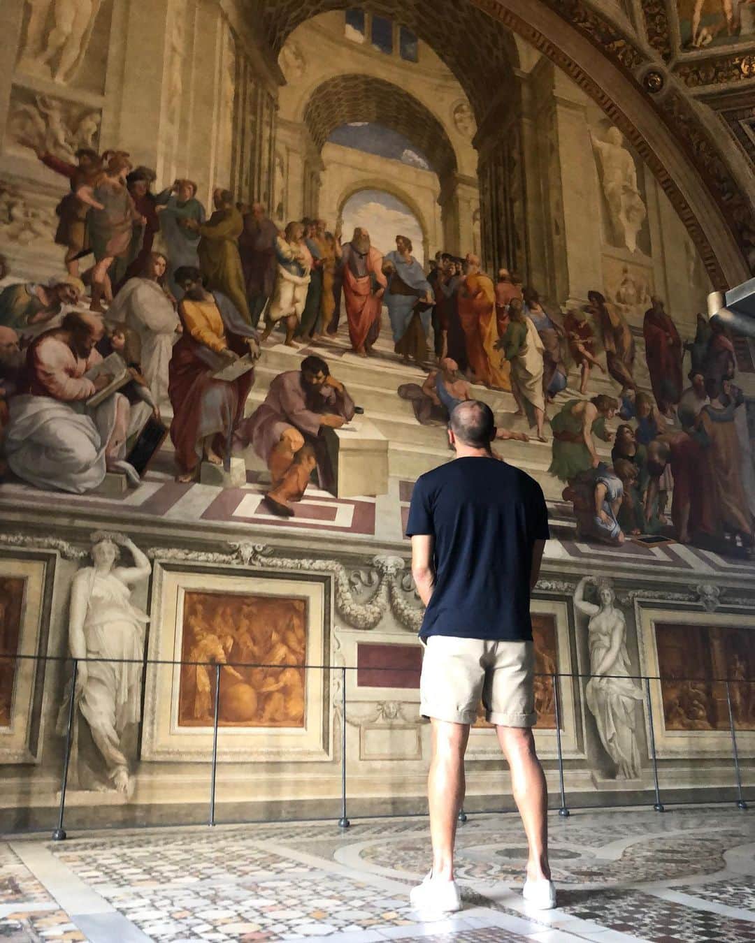 ロレンツォ・デ・シルヴェストリさんのインスタグラム写真 - (ロレンツォ・デ・シルヴェストリInstagram)「Ieri ho esaudito un mio grande desiderio con la visita ai Musei Vaticani! Esperienza magnifica solo grazie @vaticanmuseums e @rembrandt82  Sembra una banalità ma ho la fortuna di essere nato in un paese fantastico e in una città meravigliosa,ne sono davvero grato! 🇮🇹  #vaticanmuseum」8月5日 1時03分 - lollodesi