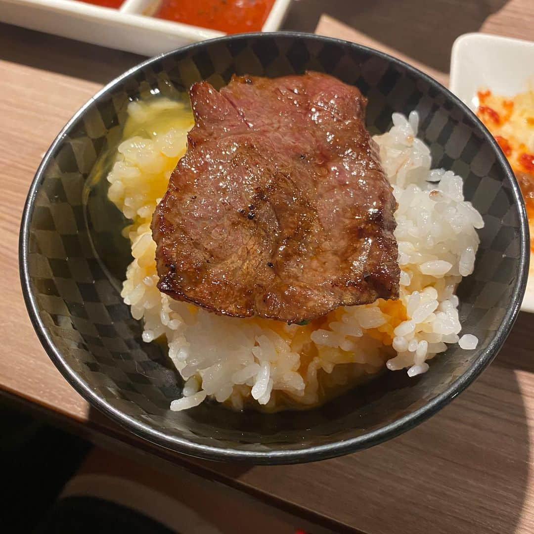 金巻ともこさんのインスタグラム写真 - (金巻ともこInstagram)「#肉と日本酒 #おそとごはん金巻」8月5日 1時16分 - tomotomoco