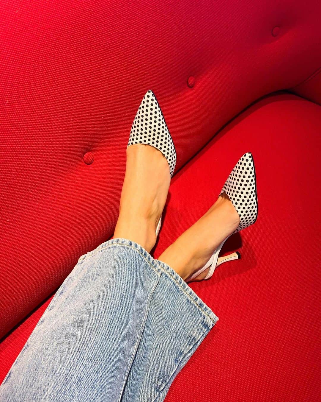 Harrodsさんのインスタグラム写真 - (HarrodsInstagram)「We’re dotty about these @manoloblahnik pumps – a chic punctuation to off-duty @agolde denim.  Find #ManoloBlahnik in Shoe Heaven on the Fifth Floor and #Agolde in Fashion Lab on the Fourth Floor.  #Harrods #HarrodsFashion #ShoeHeaven」8月5日 1時41分 - harrods