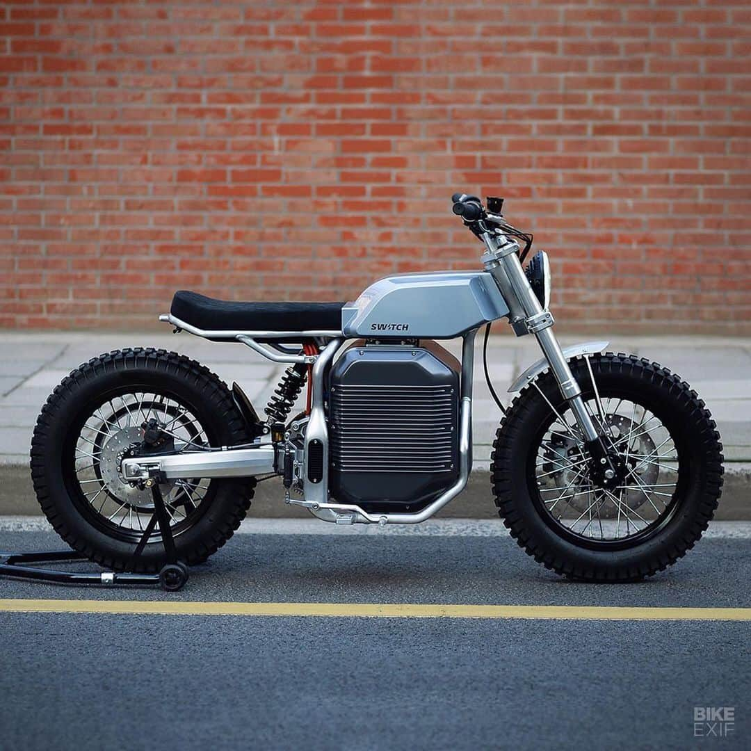 epidemic_motorsさんのインスタグラム写真 - (epidemic_motorsInstagram)「#Repost @bikeexif ・・・ Is this the best-looking electric bike yet? It’s the new eSCRAMBLER from @switchmotorcycles, and this is a pre-production prototype.  The design comes from Michel Riis, a former Yamaha Japan designer—and Danish flat track champion.  There’s a 15kW motor with a 50 kW peak between the swing arm pivot, behind the aluminum battery ‘box’.  #motorcyclesofinstagram #electricmotorcycle #industrialdesign #electricvehicle #scrambler #streettracker #caferacer #danishdesign #custommotorcycle #rideelectric #ebikestyle #electricbike #bikeexif」8月5日 2時02分 - epidemic_motors