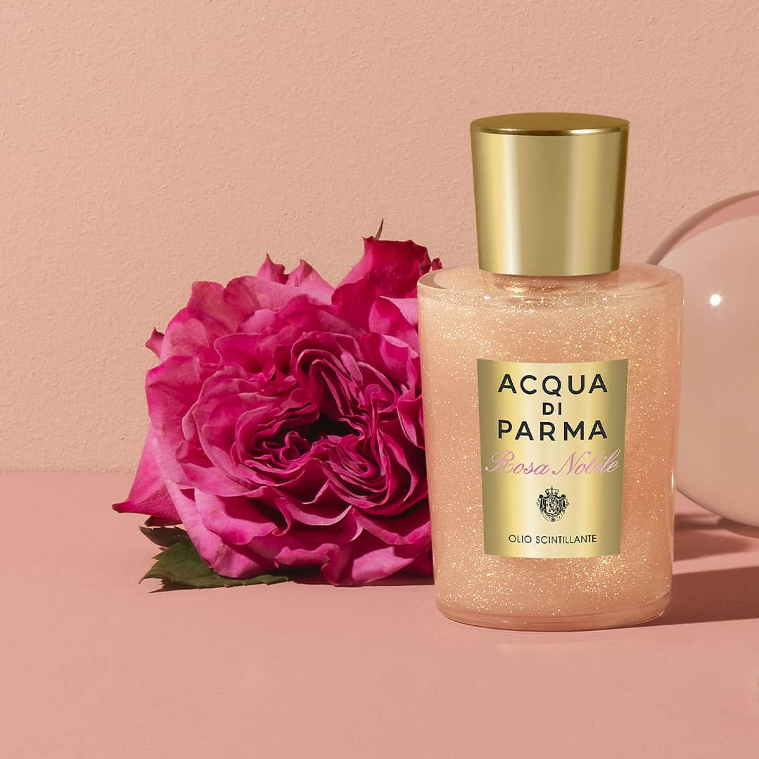 アクアディパルマさんのインスタグラム写真 - (アクアディパルマInstagram)「Dress your body with wonderful reflections ad immediate glow with Rosa Nobile Shimmering Oil 🌹⁣ .⁣ .⁣ #acquadiparma #lenobili #bodycollection #bodycare #lenobiliroutine #rosanobile」8月5日 2時00分 - acquadiparma