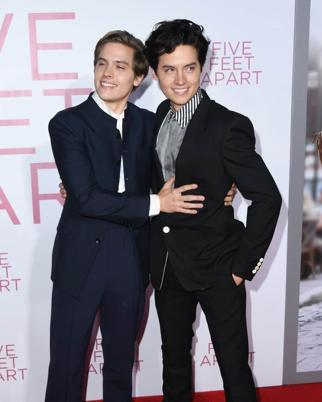 MTVさんのインスタグラム写真 - (MTVInstagram)「Time flies but twins stay close 💞 Happy 28th birthday, @colesprouse & @dylansprouse! I'm only like...... 63% sure I tagged you as the right twins though.」8月5日 2時01分 - mtv