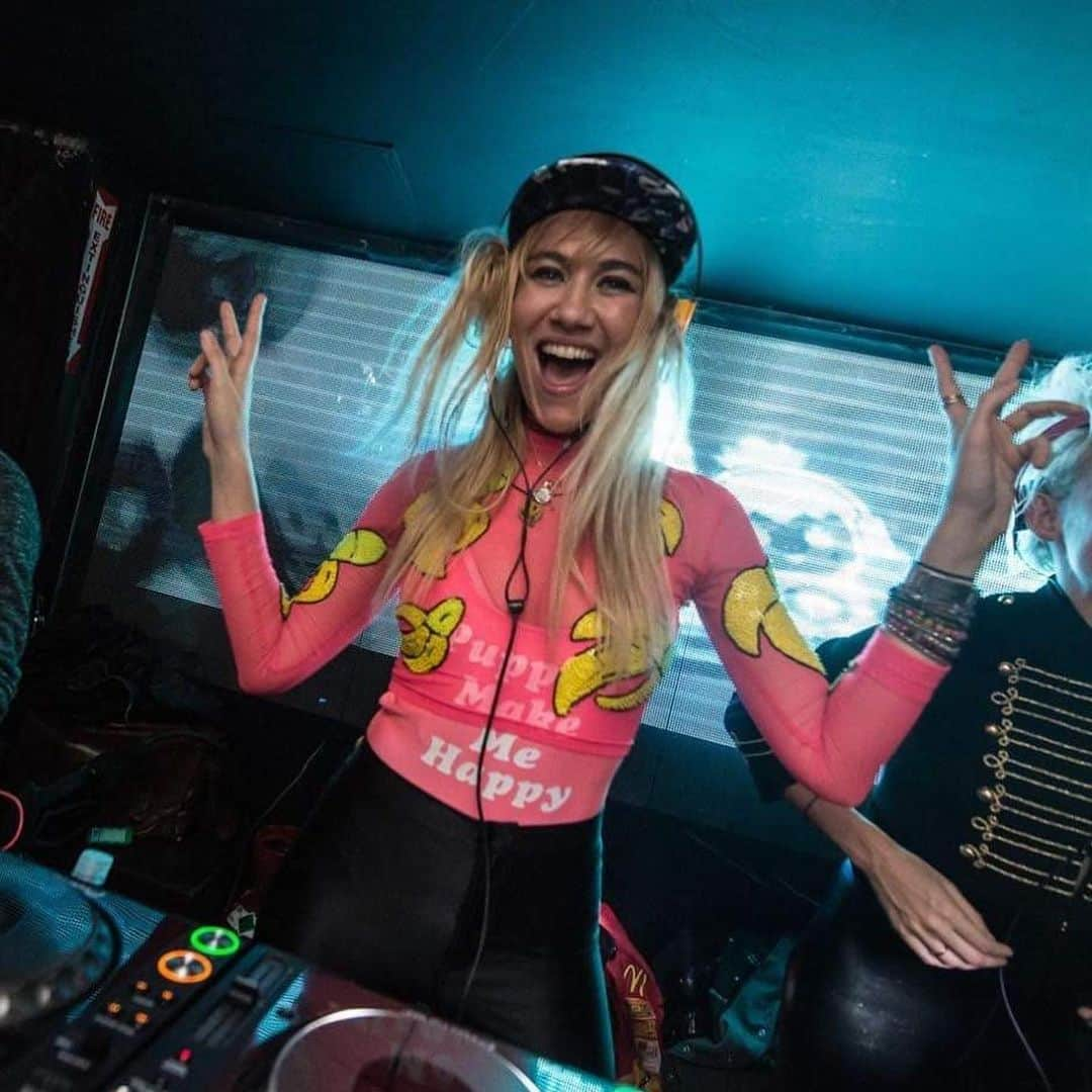 NERVOさんのインスタグラム写真 - (NERVOInstagram)「Tongue Out Tuesday on a #LIVCRUSHTUESDAY 😛😛💕💕 #goodvibesonly」8月5日 2時31分 - nervomusic