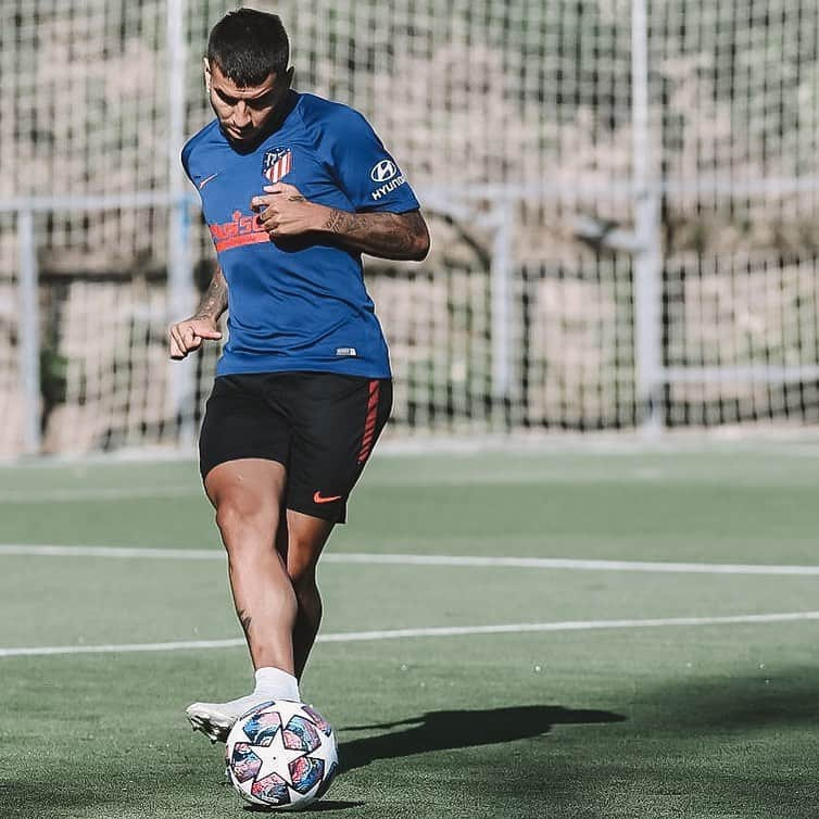 アンヘル・コレアさんのインスタグラム写真 - (アンヘル・コレアInstagram)「⚽️🔴⚪️ @championsleague」8月5日 2時46分 - angelcorrea32