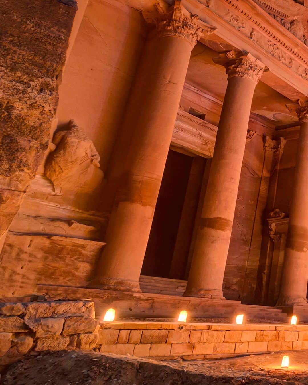 Lonely Planetのインスタグラム：「Petra, the great Ancient City that lies half-hidden in the wind-blown landscape in southern Jordan, is one of the world's most treasured Unesco Heritage Sites and one of the 7 New Wonders of the World.  Jordan is reopening its borders to visitors from selected countries starting August 5. Tap the link in our bio to get more information about the plans to get Jordan’s tourism going again.」