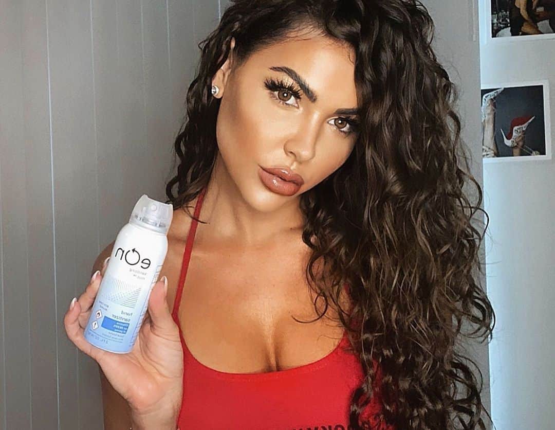 Jessica Cribbonのインスタグラム：「Germ free, the only way to be @eonmist This spray on sanitizer kills up to 99% of germs and doesn’t leave your hands saturated after use. #ecofriendly #handsanitizer #eonmist」