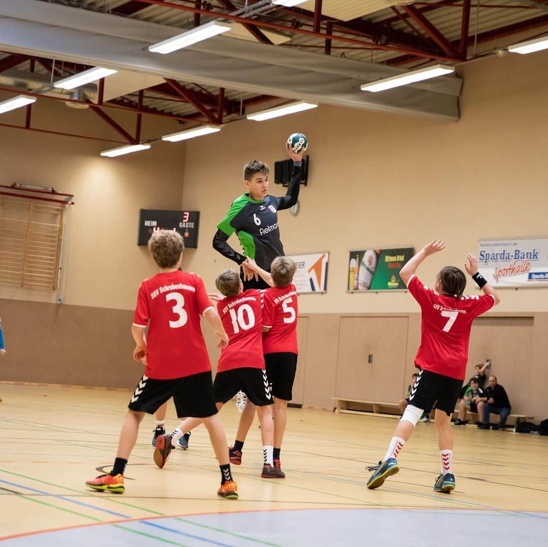 オリンピックチャンネルさんのインスタグラム写真 - (オリンピックチャンネルInstagram)「At just 15 years old and over 2m tall (6'6"!), Tristan Morawski is already part of Team USA handball's big plans for a bright future. 🤾🇺🇸⁠⠀ ⁠⠀ Hit the link in bio to get the full story on the young man aiming to be the "Michael Jordan of handball"⁠. ⁠⠀ @tristan.morawski @usateamhandball @hangtime9 @jumpman23⁠」8月5日 3時01分 - olympicchannel_x