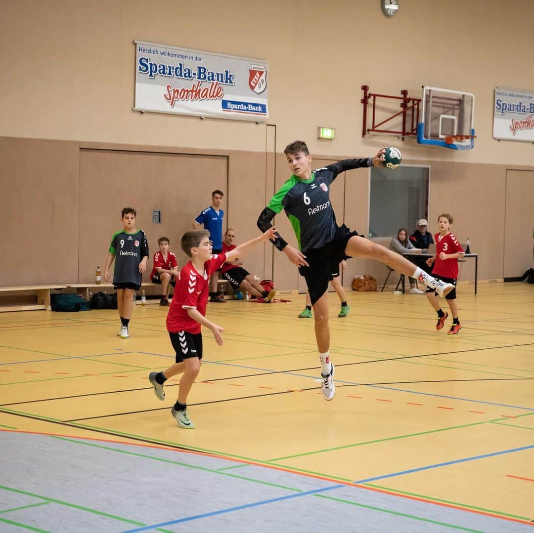 オリンピックチャンネルさんのインスタグラム写真 - (オリンピックチャンネルInstagram)「At just 15 years old and over 2m tall (6'6"!), Tristan Morawski is already part of Team USA handball's big plans for a bright future. 🤾🇺🇸⁠⠀ ⁠⠀ Hit the link in bio to get the full story on the young man aiming to be the "Michael Jordan of handball"⁠. ⁠⠀ @tristan.morawski @usateamhandball @hangtime9 @jumpman23⁠」8月5日 3時01分 - olympicchannel_x
