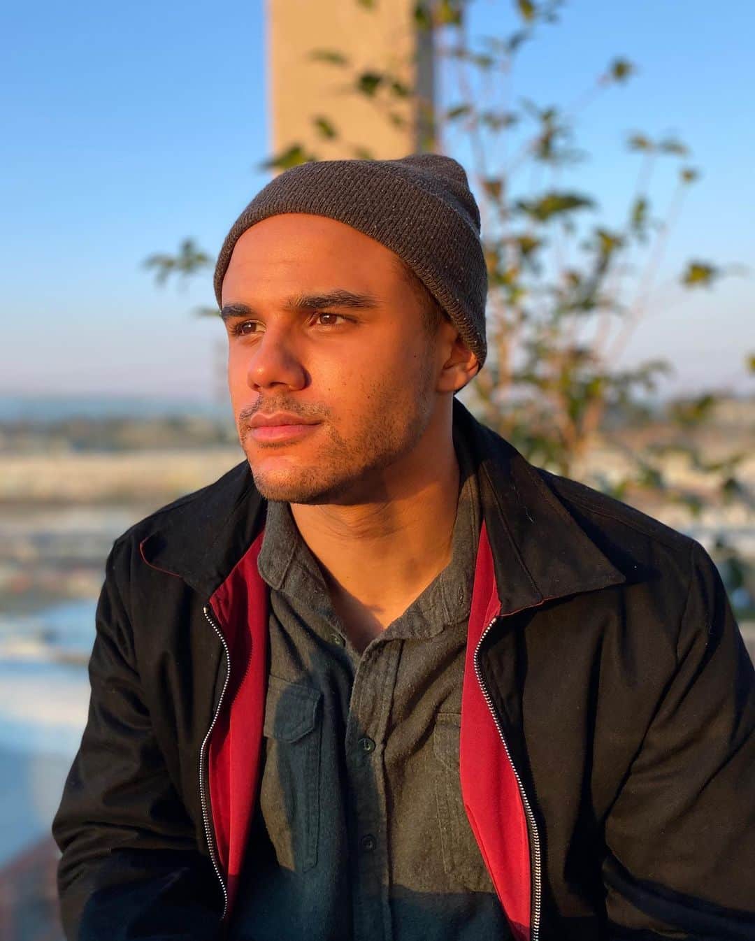 ジェイコブ・アーティストのインスタグラム：「lmk you registered to vote」