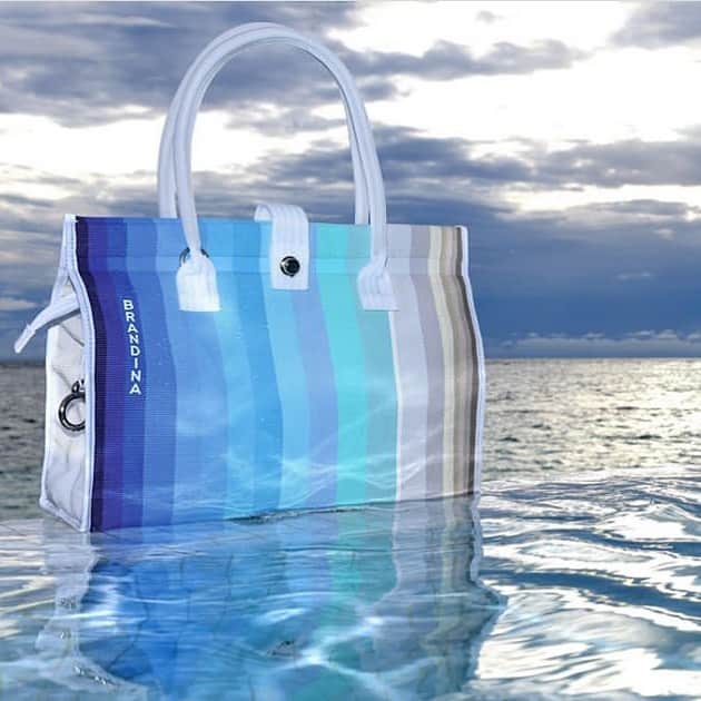 ブランディーナさんのインスタグラム写真 - (ブランディーナInstagram)「Blue color  #brandinatheoriginal #fashion #moda #bag #bags #abbigliamentodonna #shoppingonline #borsefirmate #style」8月5日 3時21分 - brandinatheoriginal