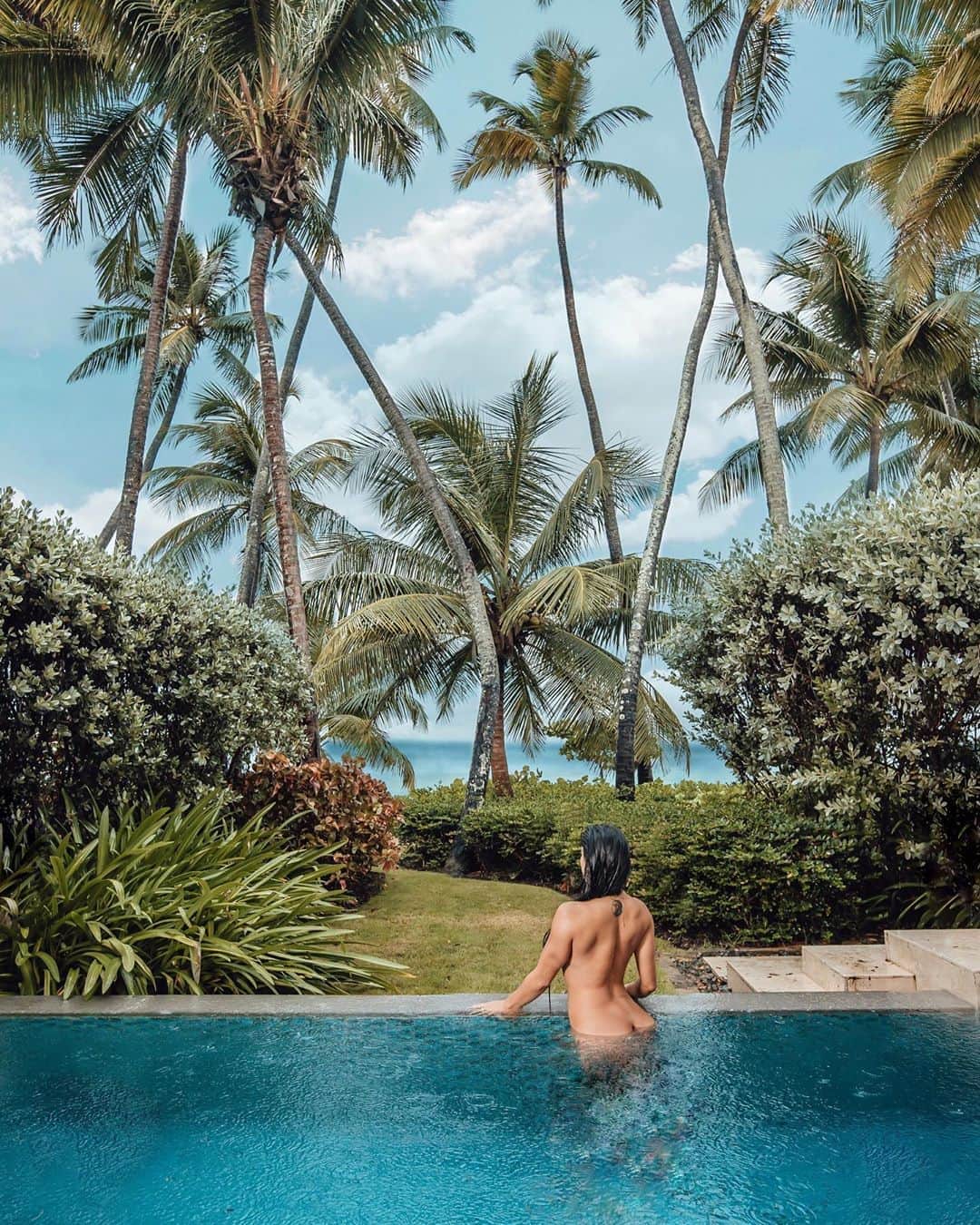 Eri Antonのインスタグラム：「Break the rules and don’t be conformed to societal standards.⁣⁣ Follow your passion that gives you the power to enjoy life’s freedoms⁣⁣ and live your life to the fullest with no regrets or no excuses. ⁣⁣ Be unapologetically you⁣⁣... Life will always be complicated so learn to be happy now. ✨✨✨⁣⁣ ⁣⁣ www.erianton.com⁣⁣ ⁣⁣ 📸 @jj_photo_art⁣⁣ ⁣ ⁣ ⁣ #puertorico⁣ #paradise ⁣ #doradobeach⁣ #love⁣ #life」