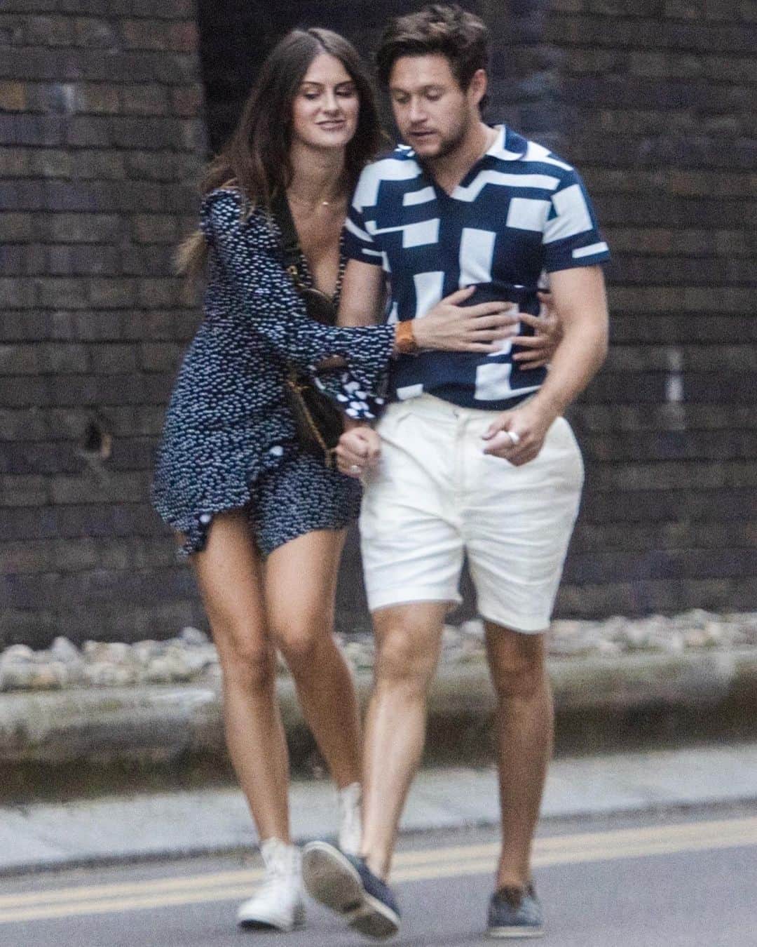 Just Jaredさんのインスタグラム写真 - (Just JaredInstagram)「@niallhoran and his girlfriend Amelia Woolley have a date night in London! Tap this pic in the LINK IN BIO for more photos.  #NiallHoran #AmeliaWoolley Photo: Backgrid」8月5日 3時53分 - justjared