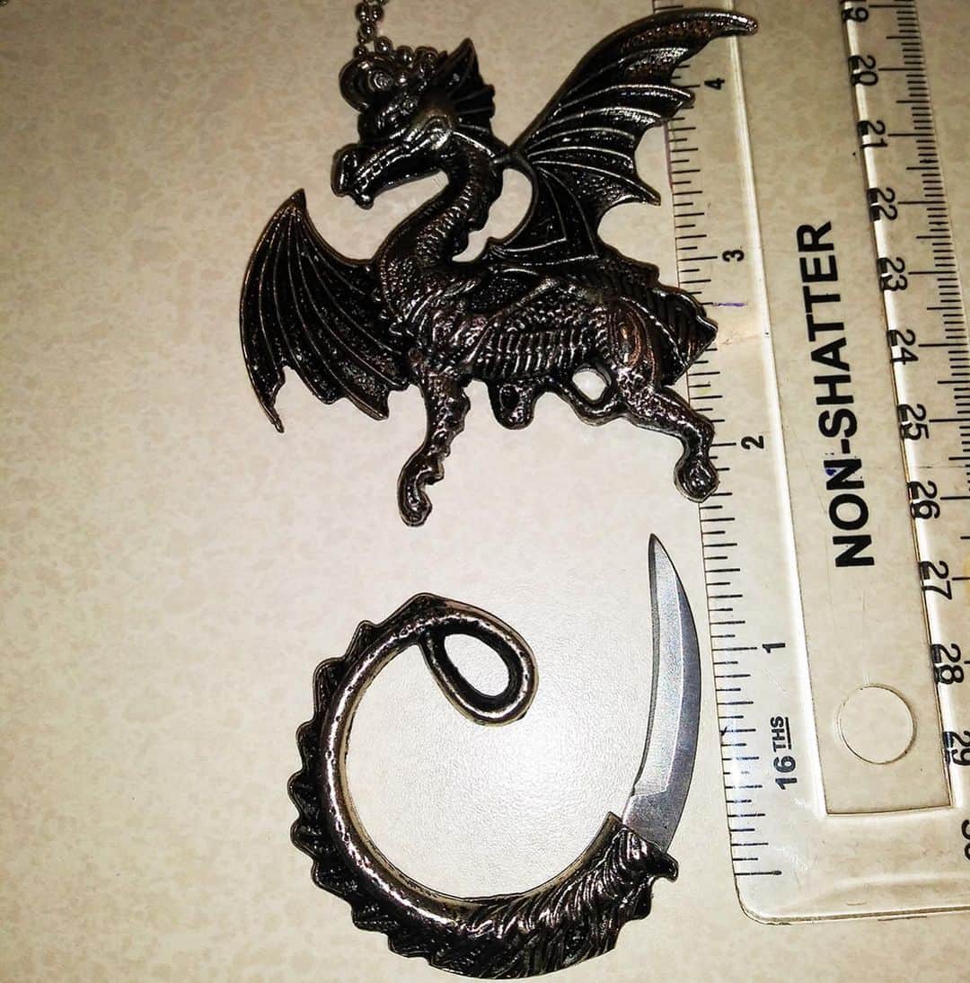 アメリカ運輸保安局さんのインスタグラム写真 - (アメリカ運輸保安局Instagram)「Arya kidding us? We’re known for our Sansa humor but attempting to bring this is no laughing matter...even if you're just trying to prepare for winter. ⠀ This concealed needle, ahem knife, was discovered in a carry-on bag and had our officers at T.F. Green Airport (PVD) saying Knife try! Even the Faceless Men can't get by our diligent officers, who are skillfully trained to catch prohibited items when their watch begins. ⠀ Let’s not drag-on this topic and allow us once again to remind you all that knives of any kind are simply not allowed in your carry-on bag.  Consider checking it in or better yet, leaving it back in Winterfell. ⠀ Alright, are we getting too Cersei-ous here...we understand. Traveling and wanting to Snow what you can and cannot take through security? Visit our “What Can I Bring” tool on TSA.gov. Avoid bending the knee or feeling SHAME by knowing if your items are good to go in your carry-on bag! ⠀ #tipsfortravlers #traveltips101 #protips #happytraveler #instatravels #TSA #traveldestination #flyers #Traveltipstuesday  #prohibiteditems」8月5日 3時58分 - tsa