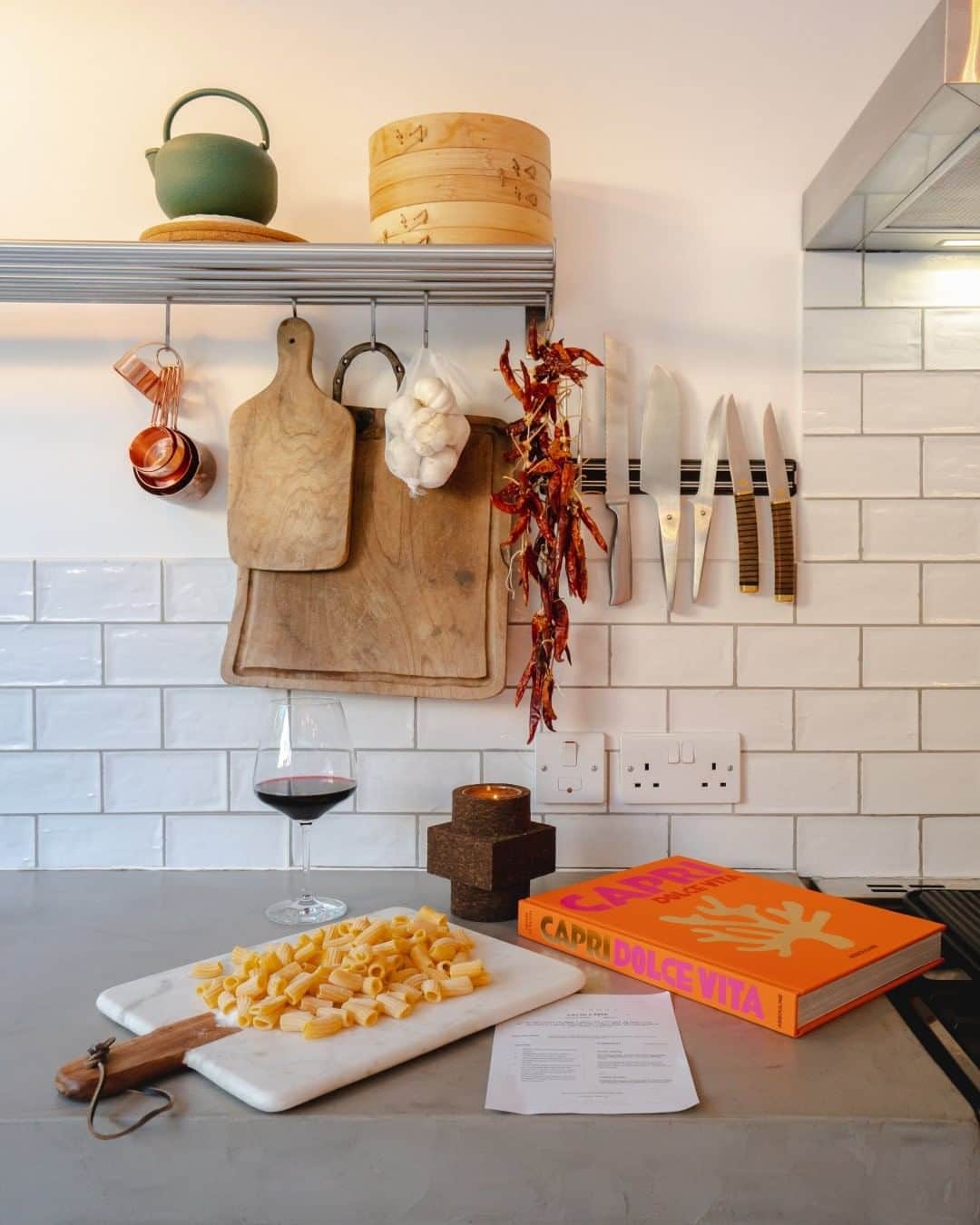 MR PORTERのインスタグラム：「What's on the menu tonight? We're taking a trip to Italy - Cacio e Pepe anyone? #MRPORTERathome」