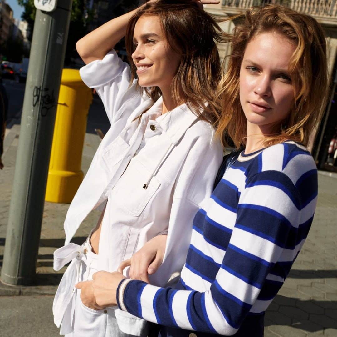 のインスタグラム：「Blue and white for sailing off to exotic destinations with a metropolitan navy-style!  SHOP ON SALE >> link in bio  #summerescape #iblues #tuesdaymood」