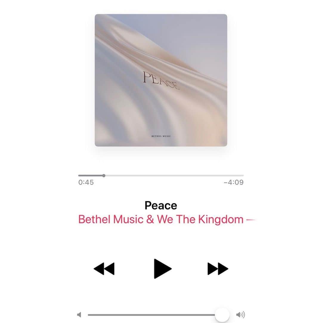 Kelsey Simoneさんのインスタグラム写真 - (Kelsey SimoneInstagram)「Yesterday morning I asked for you all to send me your prayer requests, & about 2/3 of the prayers were for peace, finding inner peace, anxiety, and a sound mind. Swipe for my two favorite worship songs about peace, and two scriptures that show that God is the Prince of peace! Freely supplying it in abundance for us all, when we ask, we shall receive His peace.」8月5日 4時25分 - k.els.e.y