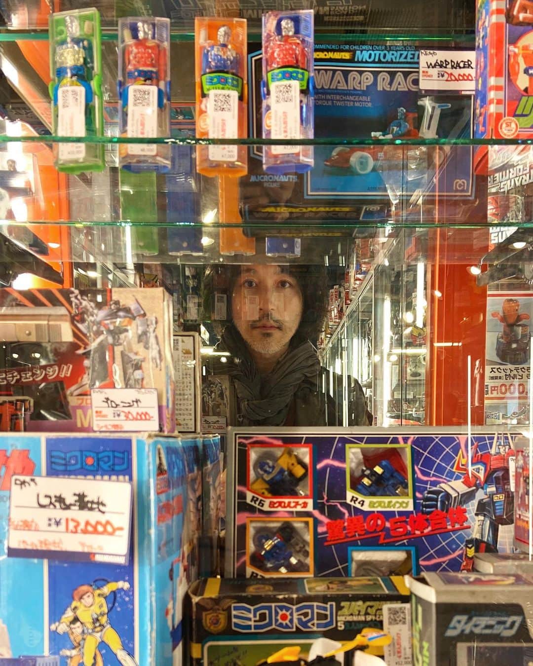 ケンゾーミナミのインスタグラム：「At #NakanoBroadway #中野ブロードウェイ in December 2019. There are a few places that I visualize to make it back to, and this is one of those places.  I miss Tokyo.」