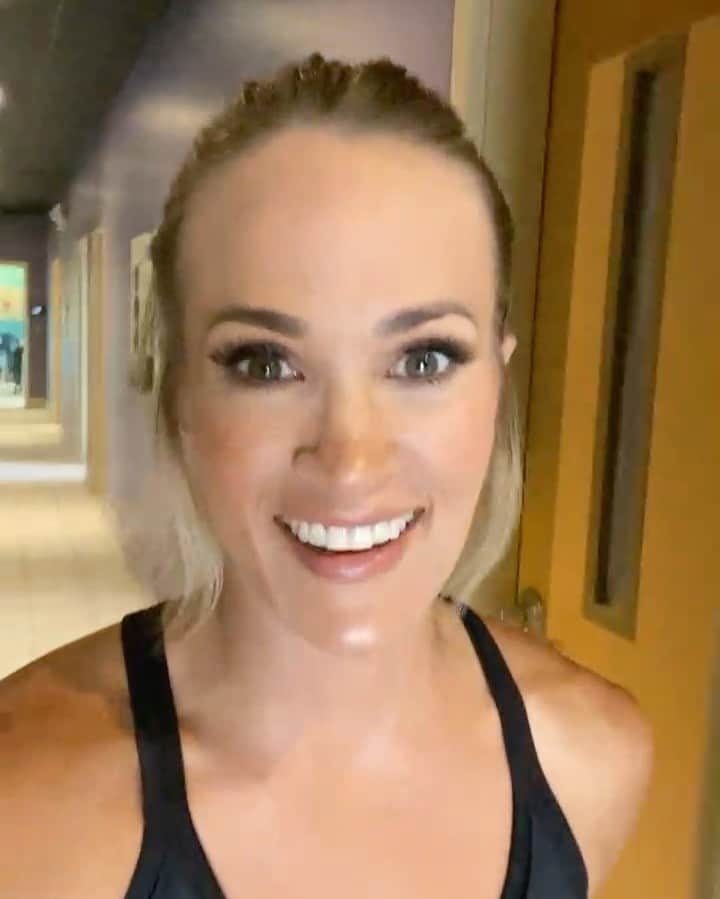 のインスタグラム：「There’s a new #fit52 trainer in town and you just might know him! 😉🏋️‍♂️  Follow @fit52 for more updates.」