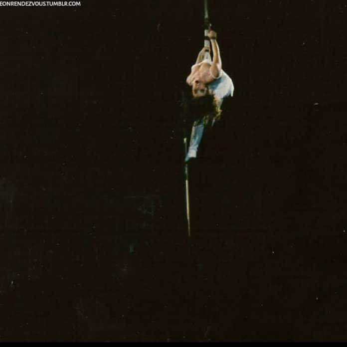 カルメン・エレクトラさんのインスタグラム写真 - (カルメン・エレクトラInstagram)「Diamond & Pearls tour hanging from a cage ✨ #gogodancer #getonup #fantasiaerotica #prince @archives.avi @carmen_electra_fp ☪️💜」8月5日 4時45分 - carmenelectra