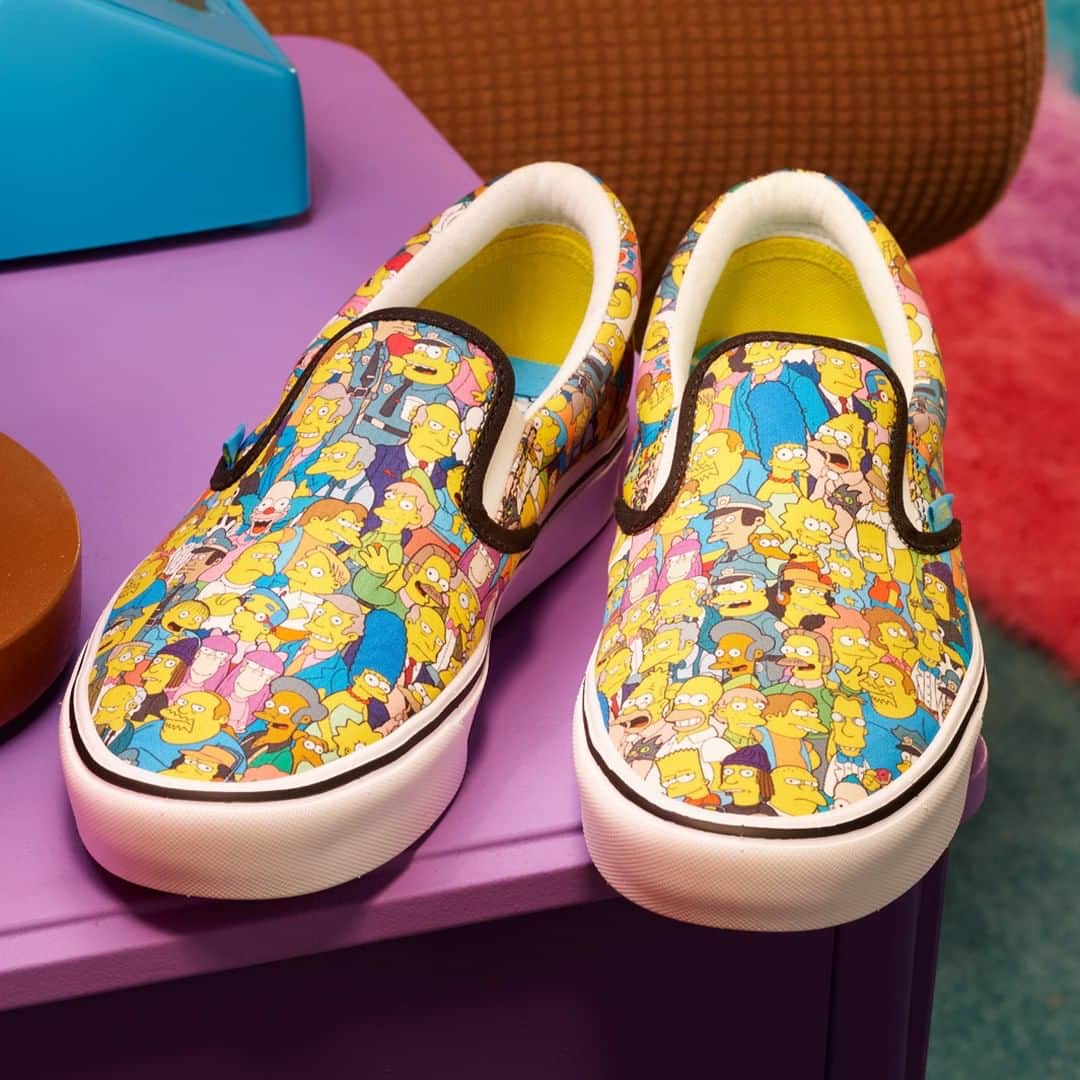 Sneaker Newsさんのインスタグラム写真 - (Sneaker NewsInstagram)「How many of The Simpsons characters on these Vans Slip-Ons can you name? Tap the link in our bio to see the full collaboration - these are dropping on 8/7.」8月5日 5時01分 - sneakernews