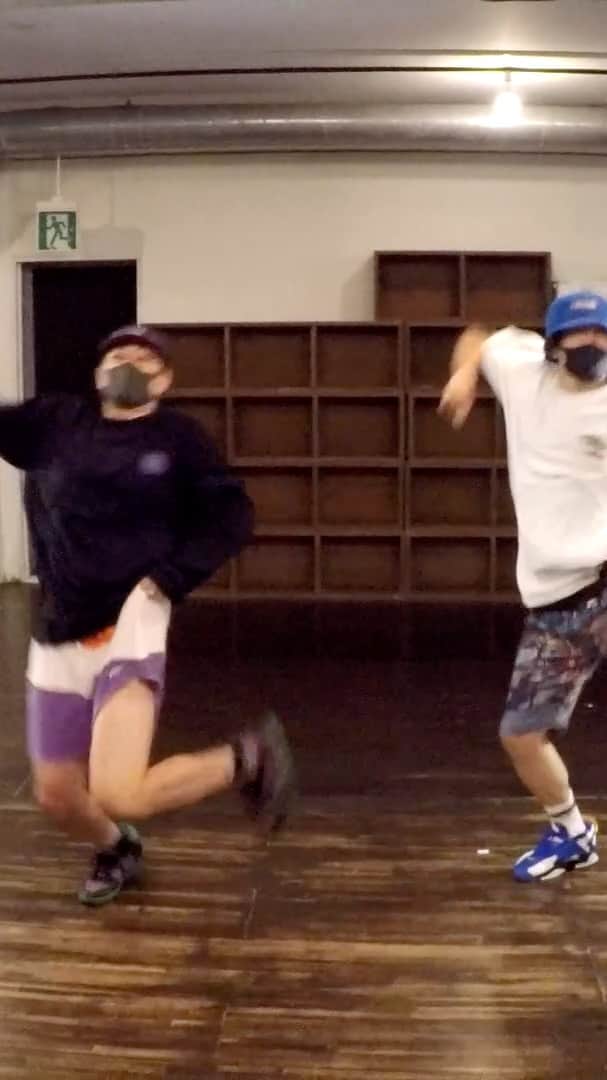 Achiのインスタグラム：「. Uber (MICHVEL JVMES Remix) Ry-lax ft. OZworld @ry_lax_bcdmg @ozworld_official  @masakithevibe  @achiwilder  @danceworks_jpn   8.1 DANCE WORKS × SHOW GUN Charity Workshop」
