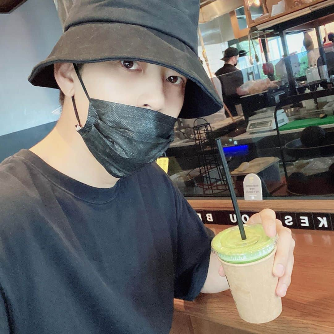 SE7ENさんのインスタグラム写真 - (SE7ENInstagram)「#운동후 #디톡스주스🍹 #핵꿀맛」8月5日 16時43分 - se7enofficial