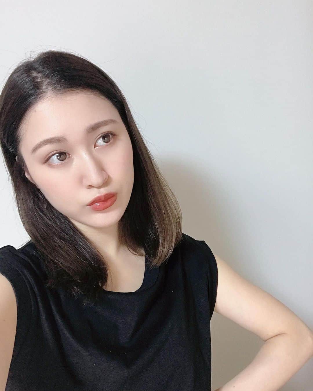 のインスタグラム：「あついね、？ ㅤ #太陽が本気を出している #アイス食べすぎないように #気を付けなくちゃ」