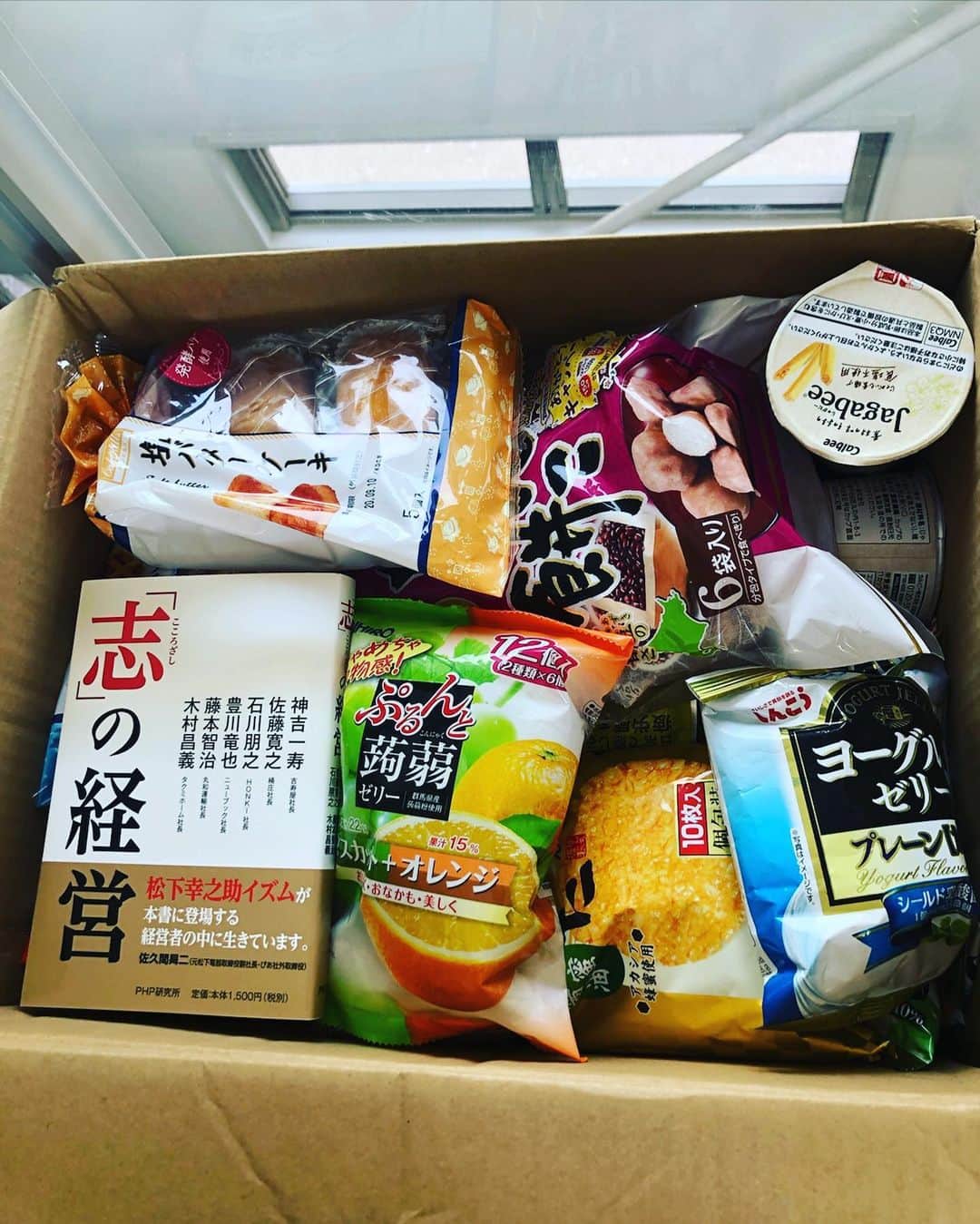 金村義明さんのインスタグラム写真 - (金村義明Instagram)「お菓子の相互商社！吉寿屋！神吉社長！早速頂きますー！ 感謝です🙇‍♂️🙇‍♂️🙇‍♂️」8月5日 15時45分 - yoshiaki_kanemura