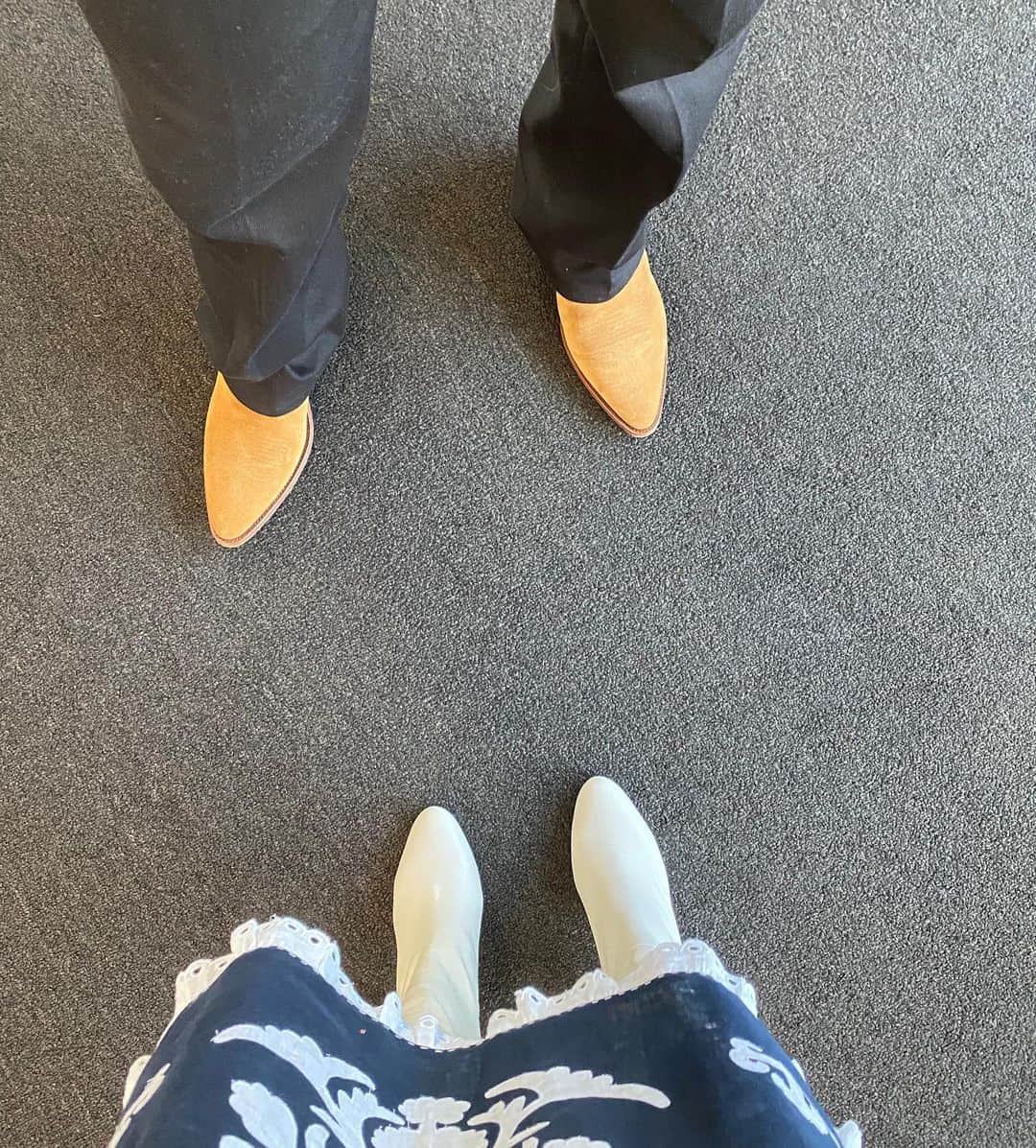 ケリー・ラザフォードさんのインスタグラム写真 - (ケリー・ラザフォードInstagram)「Good to spend time with family. Appreciate it so much 🕊 @last2therapy @vitakin_originals dress @lolacruzshoes boots 🕊」8月5日 15時57分 - kellyrutherford