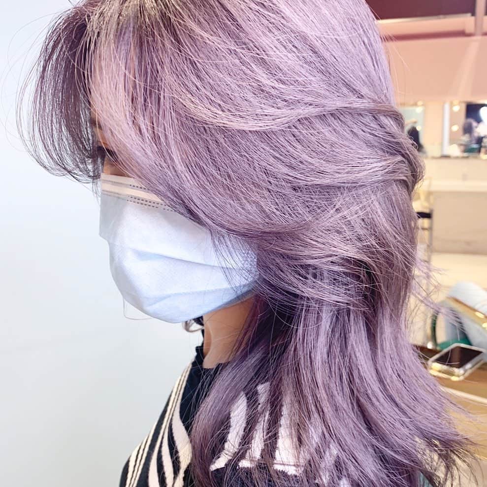 原涼香のインスタグラム：「『 𝐋𝐚𝐯𝐞𝐧𝐝𝐞𝐫 𝐠𝐫𝐚𝐲𝐠𝐞 』 上品なラベンダーカラー🤍🦋 ケアブリーチ 2〜3 ㅤㅤㅤㅤㅤㅤㅤㅤㅤㅤㅤㅤㅤ」