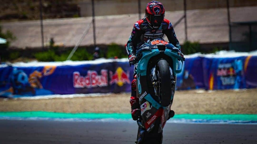 のインスタグラム：「Happy #WheelieWednesday from the #SpanishGP & #AndaluciaGP race winner Fabio Quartararo! 😎 Could he make it a 'hat trick' at the #CzechGP 🇨🇿 this weekend? 🤔#MotoGP 🏁 #FQ20 #FabioQuartararo #Wheelie #Motorcycle #Racing #Motorsport」